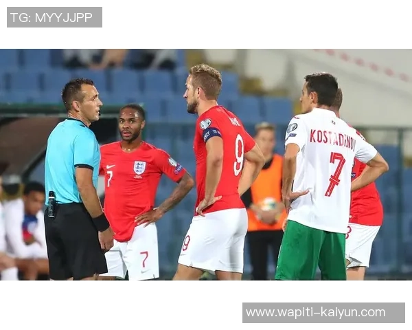 拜仁官方：已针对巴黎警方对球迷大巴发布暂时约束令向欧足联提出抗议